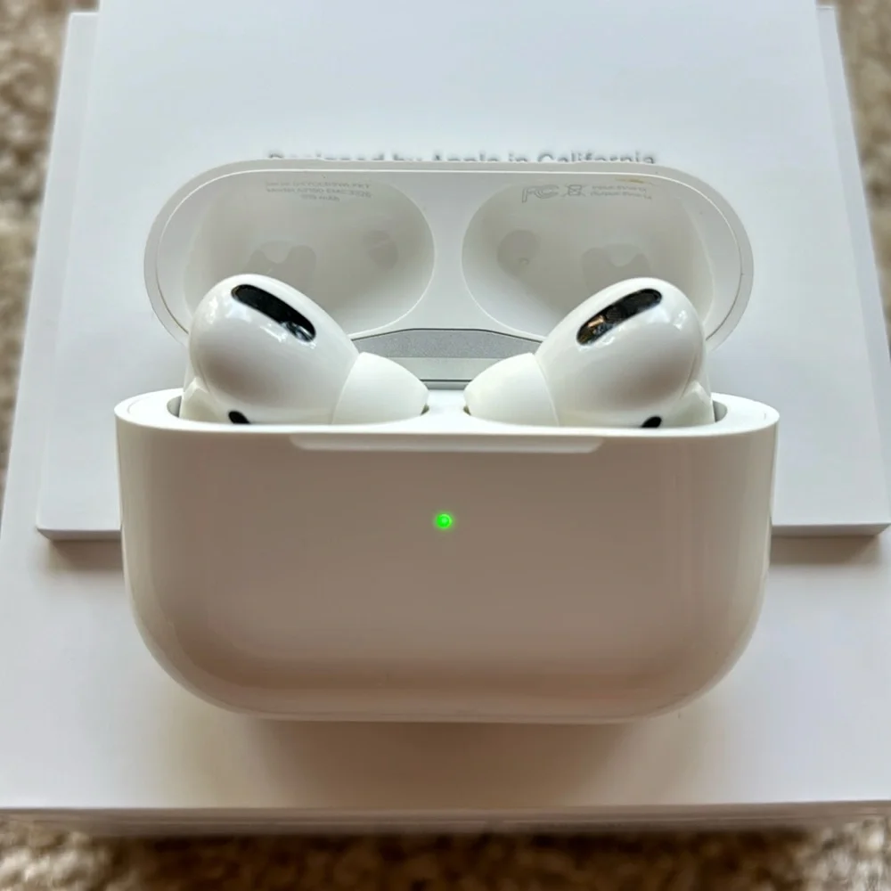 Apple AirPods Pro with Wireless Charging Case (1st Generation)